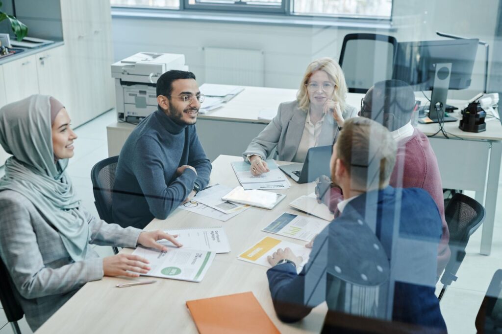 Diverse professionals collaborating to improve business performance and innovation.